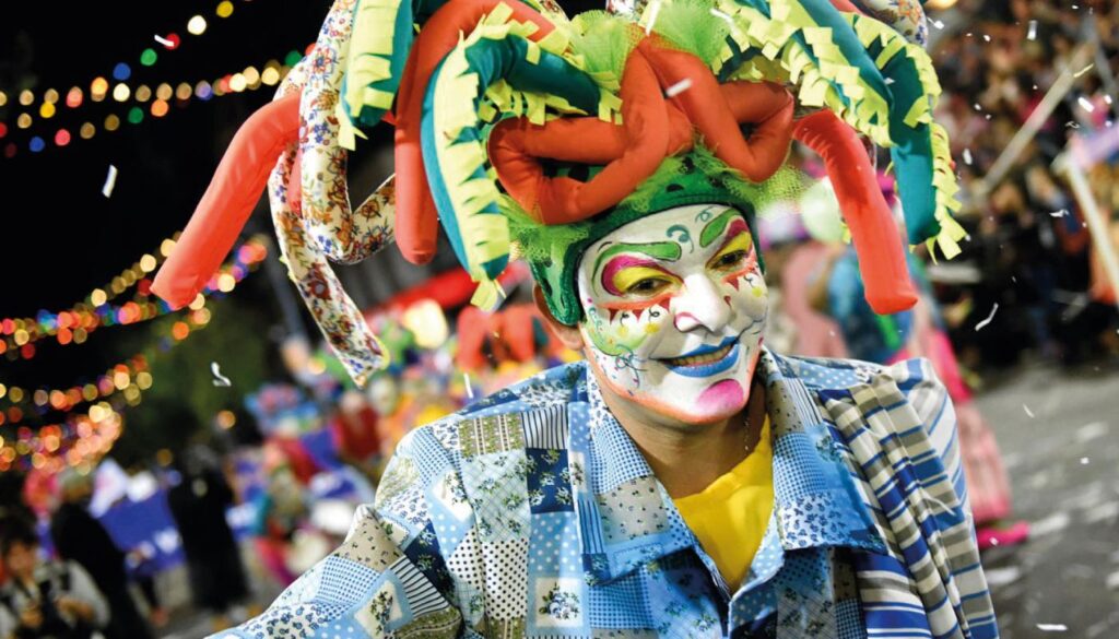 Conjugar verbos en presente con rutinas culturales: ¿Cómo se celebra un festival en tu país?