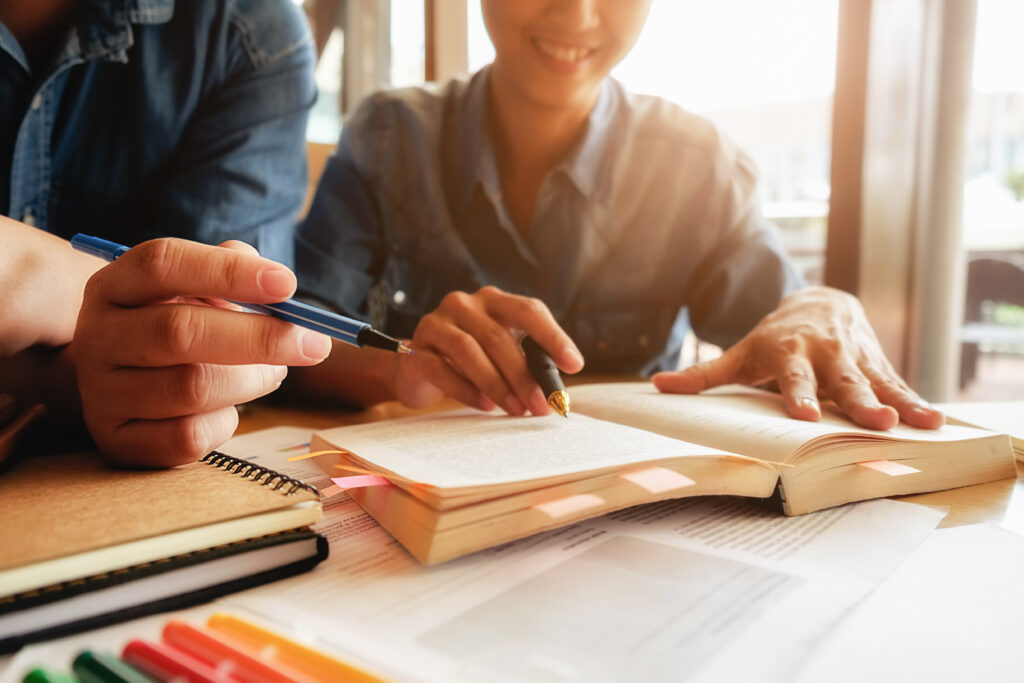 Estructuras impersonales: se dice, se vive bien, hay que, es importante…