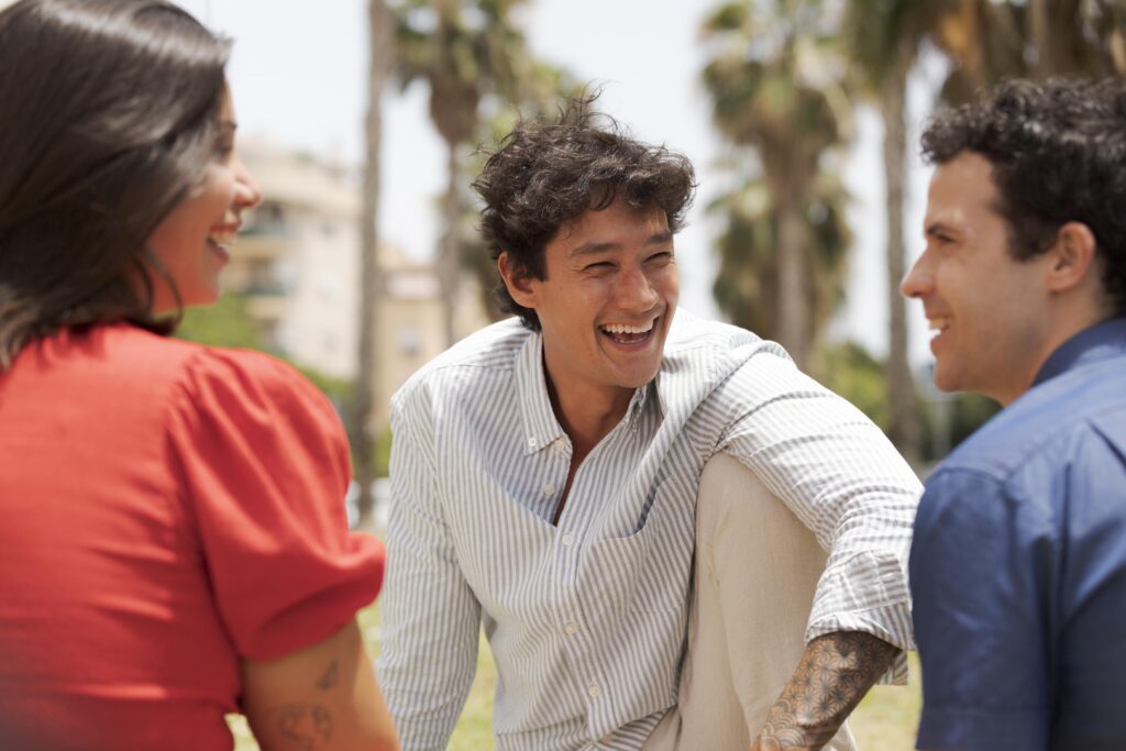 Estructuras impersonales en español: se dice, se vive bien, hay que, es importante…